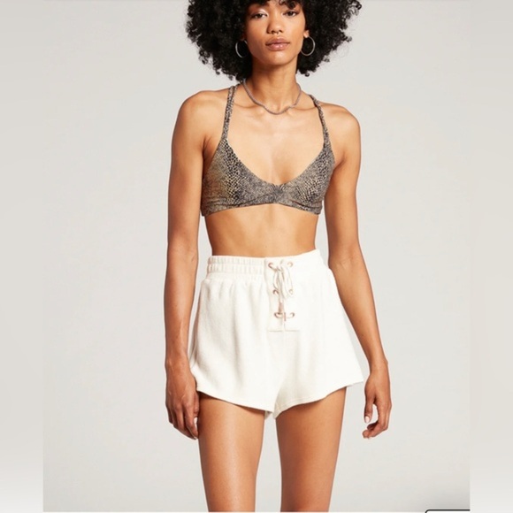 Volcom LIVED IN LOUNGE Lil FLEECE SHORTS - CLOUD size medium new - Picture 2 of 6